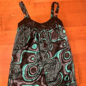 Tunic dress with black and green design